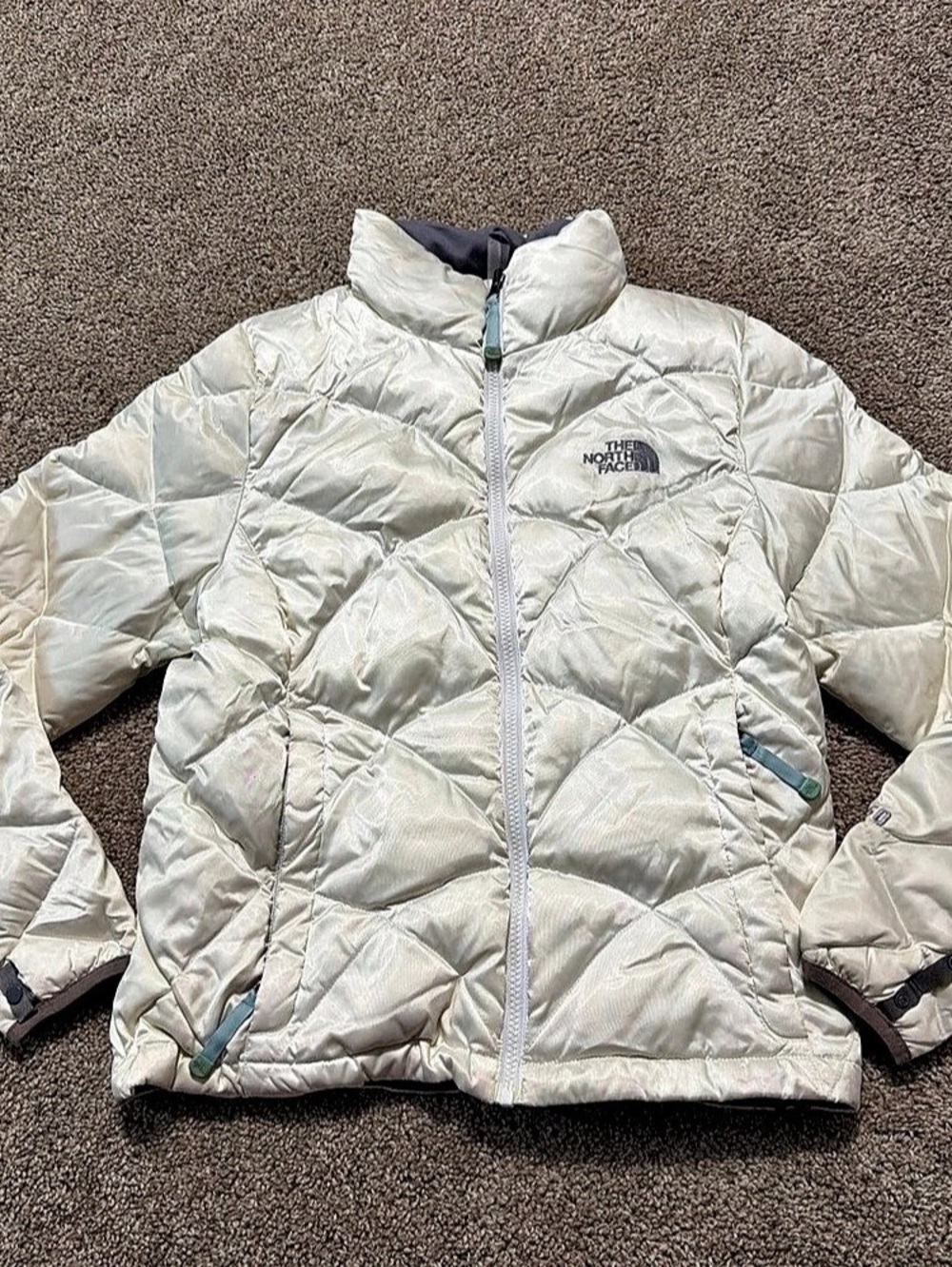 The North Face 550 Puffer Jacket in Satin White